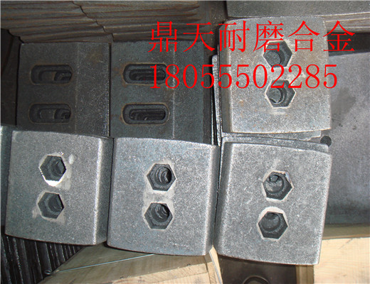 大量現(xiàn)貨出售北京加隆4000好質(zhì)量拌缸葉片、高鉻合金門襯板報價